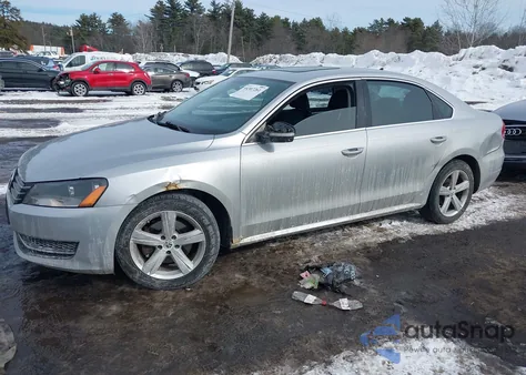 2013 Volkswagen Passat 2.5L Se z USA, uszkodzony, nr VIN 1VWBP7A39DC080339